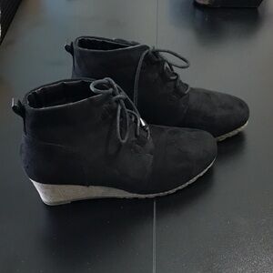 JESSICA KLEIN Black Faux Suede Women's Shoes SIZE 8.5 WIDE